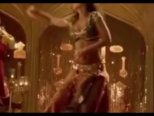 (part 1) indian actress katrina kaif hot bouncing boobs cleavage navel thighs thighs blouse with aamir khan in thugs of hindostan tune suraiyya edit zoom slow motion
