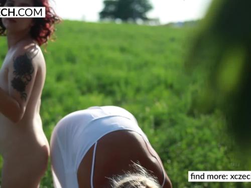 Girls showing tits and pussy in the sunset - xczech.com